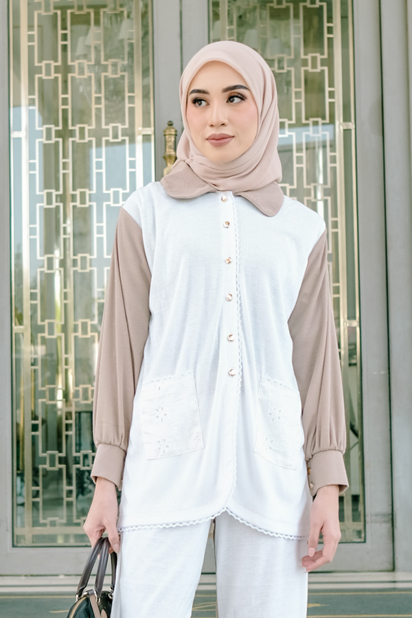 (New launching) Chloe Blouse - Latte