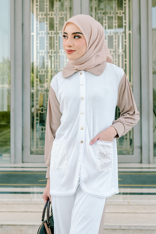 (New launching) Chloe Blouse - Latte